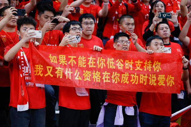 太阳报：BBC搞错法国首发球员的照片，孔德变科纳特，有两个于帕